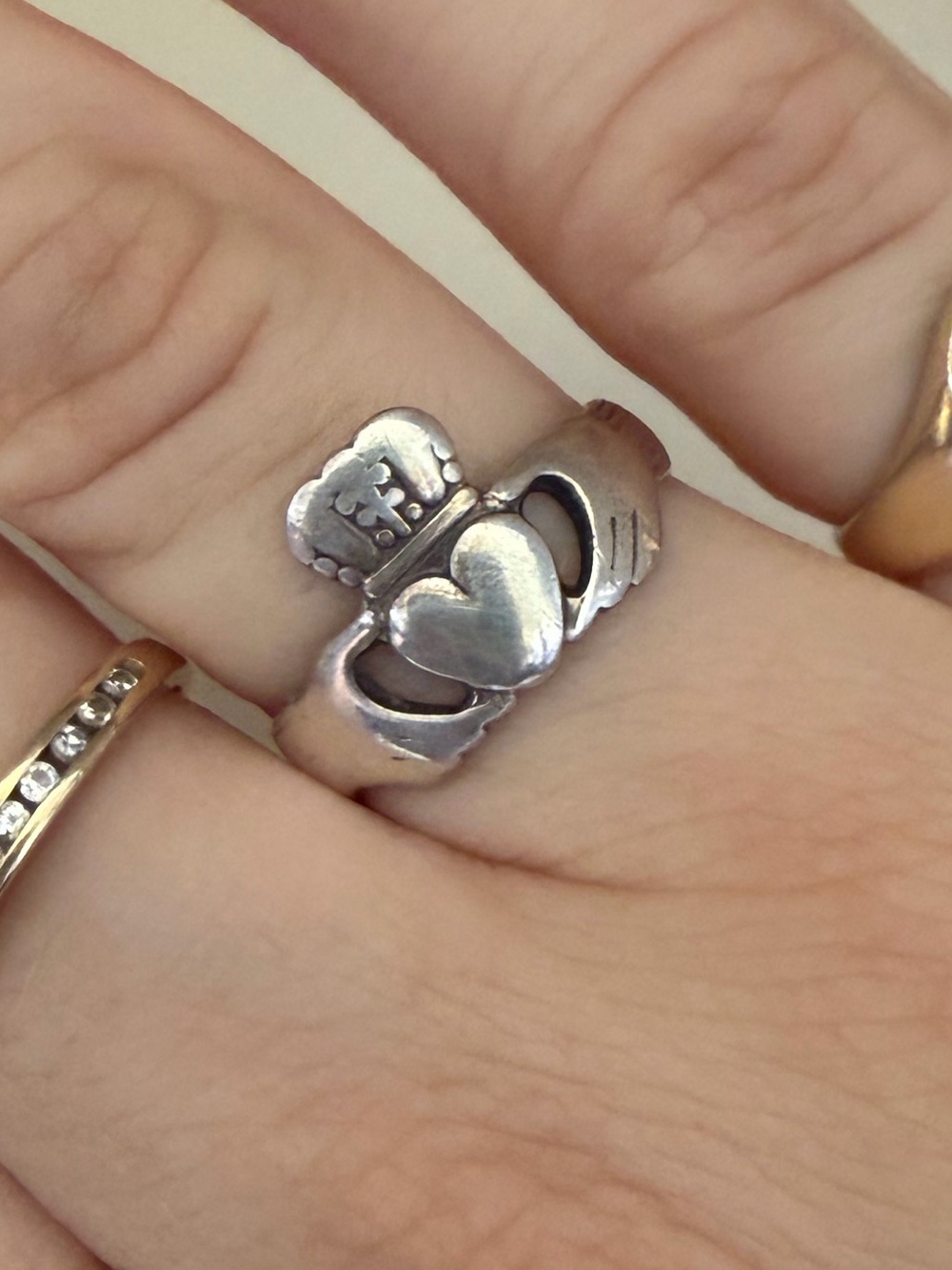 Vintage 925 Sterling Silver Worn Claddagh Heart Hands Ring